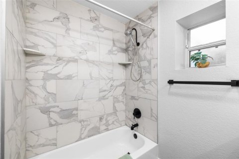 House in Saint Petersburg, Florida 3 bedrooms, 110.18 sq.m. № 1914944 - photo 20