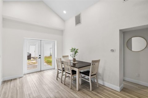House in Saint Petersburg, Florida 3 bedrooms, 110.18 sq.m. № 1914944 - photo 9