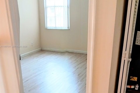 House in Miramar, Florida 3 bedrooms, 174.75 sq.m. № 2011329 - photo 11