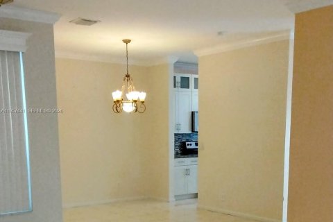 House in Miramar, Florida 3 bedrooms, 174.75 sq.m. № 2011329 - photo 4