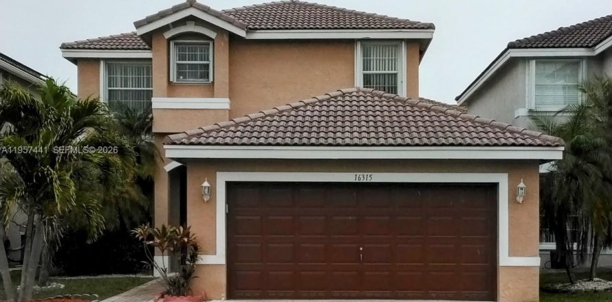 House in Miramar, Florida 3 bedrooms, 174.75 sq.m. № 2011329