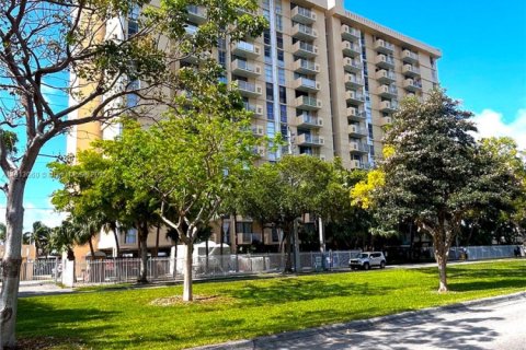 Copropriété à louer à North Miami, Floride: 1 chambre, 67.17 m2 № 1960016 - photo 1