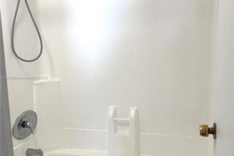 Copropriété à louer à North Miami, Floride: 1 chambre, 67.17 m2 № 1960016 - photo 9