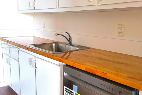 Copropriété à louer à North Miami, Floride: 1 chambre, 67.17 m2 № 1960016 - photo 6