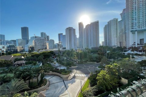 Condo in Miami, Florida, 2 bedrooms  № 1953715 - photo 1