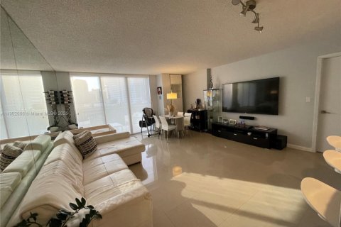 Condo in Miami, Florida, 2 bedrooms  № 1953715 - photo 9