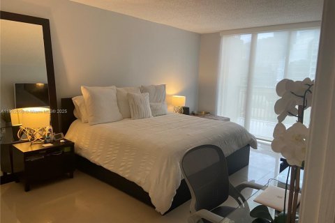 Condo in Miami, Florida, 2 bedrooms  № 1953715 - photo 14
