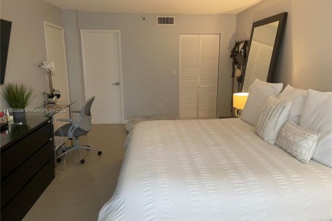 Condo in Miami, Florida, 2 bedrooms  № 1953715 - photo 18