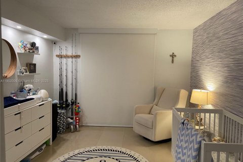 Condo in Miami, Florida, 2 bedrooms  № 1953715 - photo 23
