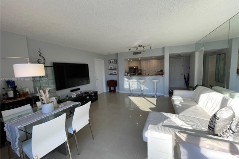 Condo in Miami, Florida, 2 bedrooms  № 1953715 - photo 12