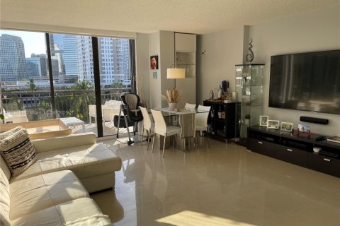 Condo in Miami, Florida, 2 bedrooms  № 1953715 - photo 11