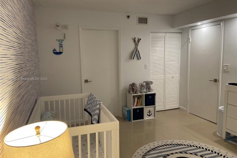 Condo in Miami, Florida, 2 bedrooms  № 1953715 - photo 25