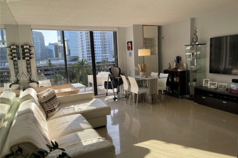 Condo in Miami, Florida, 2 bedrooms  № 1953715 - photo 7