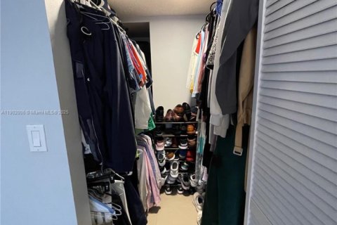 Condo in Miami, Florida, 2 bedrooms  № 1953715 - photo 20