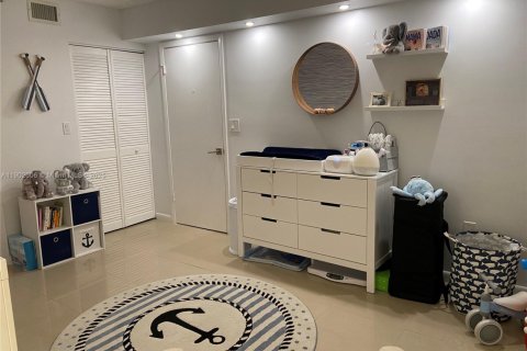 Condo in Miami, Florida, 2 bedrooms  № 1953715 - photo 24