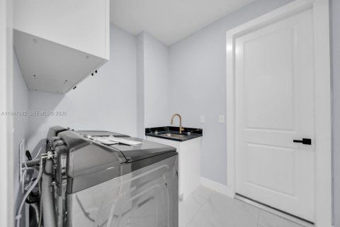 House in Lehigh Acres, Florida 3 bedrooms, 142.23 sq.m. № 2003253 - photo 28