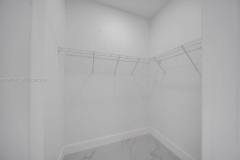 House in Lehigh Acres, Florida 3 bedrooms, 142.23 sq.m. № 2003253 - photo 14