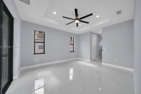 House in Lehigh Acres, Florida 3 bedrooms, 142.23 sq.m. № 2003253 - photo 13