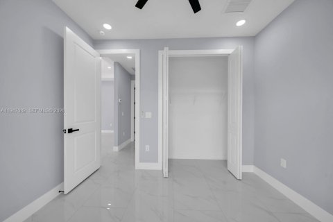 House in Lehigh Acres, Florida 3 bedrooms, 142.23 sq.m. № 2003253 - photo 21