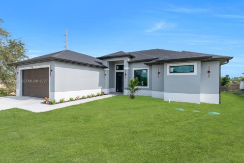 House in Lehigh Acres, Florida 3 bedrooms, 142.23 sq.m. № 2003253 - photo 4