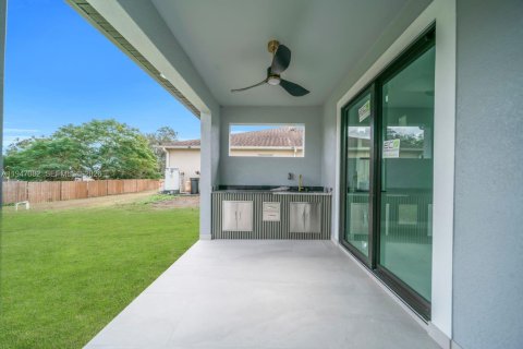 House in Lehigh Acres, Florida 3 bedrooms, 142.23 sq.m. № 2003253 - photo 27