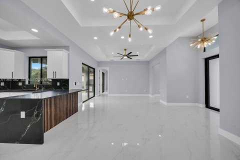 House in Lehigh Acres, Florida 3 bedrooms, 142.23 sq.m. № 2003253 - photo 10