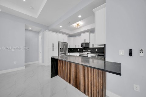 House in Lehigh Acres, Florida 3 bedrooms, 142.23 sq.m. № 2003253 - photo 7