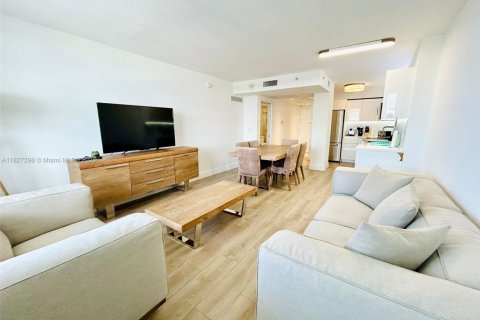 Condominio en alquiler en Miami Beach, Florida, 2 dormitorios, 104.98 m2 № 1938482 - foto 1