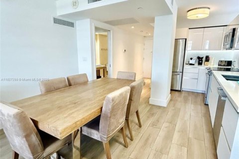 Condominio en alquiler en Miami Beach, Florida, 2 dormitorios, 104.98 m2 № 1938482 - foto 3