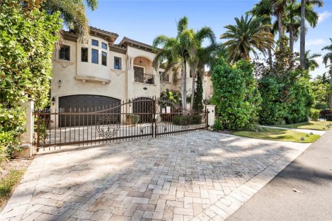 Casa en alquiler en Fort Lauderdale, Florida, 7 dormitorios, 542.36 m2 № 2011635 - foto 2