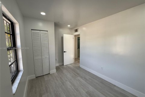 Купить таунхаус в Майами-Гарденс, Флорида 3 спальни, 98.29м2, № 1946278 - фото 19