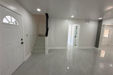 Купить таунхаус в Майами-Гарденс, Флорида 3 спальни, 98.29м2, № 1946278 - фото 9