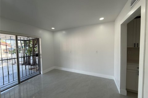 Купить таунхаус в Майами-Гарденс, Флорида 3 спальни, 98.29м2, № 1946278 - фото 8