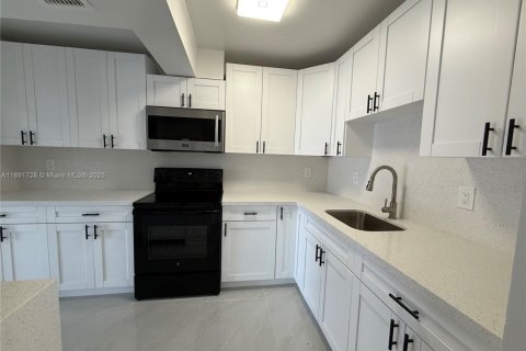 Купить таунхаус в Майами-Гарденс, Флорида 3 спальни, 98.29м2, № 1946278 - фото 6