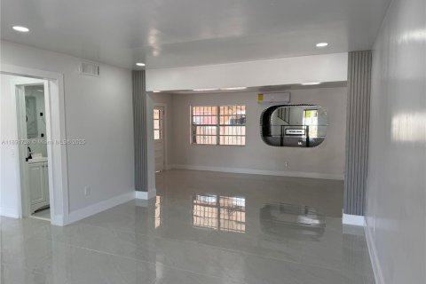 Купить таунхаус в Майами-Гарденс, Флорида 3 спальни, 98.29м2, № 1946278 - фото 3