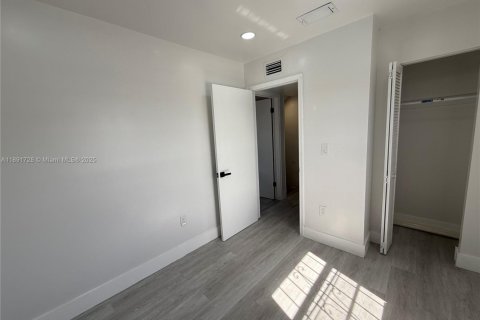 Купить таунхаус в Майами-Гарденс, Флорида 3 спальни, 98.29м2, № 1946278 - фото 16