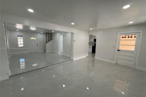 Купить таунхаус в Майами-Гарденс, Флорида 3 спальни, 98.29м2, № 1946278 - фото 5
