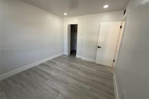 Купить таунхаус в Майами-Гарденс, Флорида 3 спальни, 98.29м2, № 1946278 - фото 14