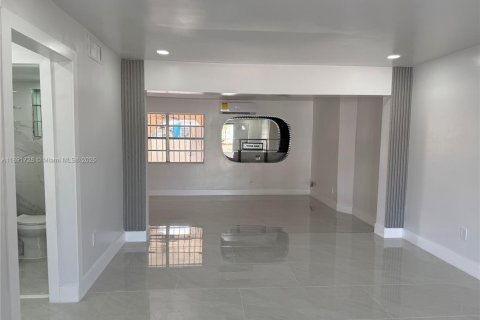 Купить таунхаус в Майами-Гарденс, Флорида 3 спальни, 98.29м2, № 1946278 - фото 2