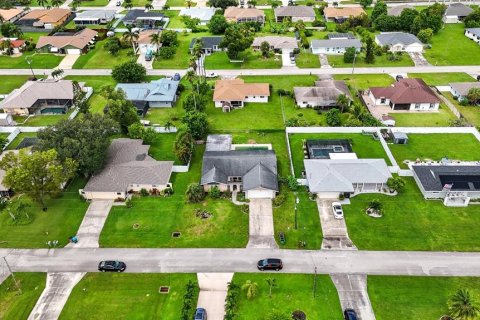 Casa en venta en Cape Coral, Florida, 4 dormitorios, 184.88 m2 № 1914348 - foto 25
