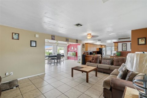 Casa en venta en Cape Coral, Florida, 4 dormitorios, 184.88 m2 № 1914348 - foto 3
