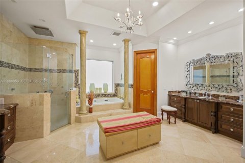 House in Miami, Florida 5 bedrooms, 500.46 sq.m. № 1974325 - photo 25
