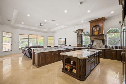 House in Miami, Florida 5 bedrooms, 500.46 sq.m. № 1974325 - photo 15