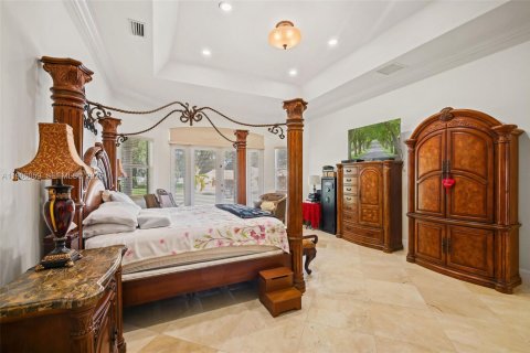 House in Miami, Florida 5 bedrooms, 500.46 sq.m. № 1974325 - photo 23