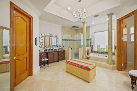 House in Miami, Florida 5 bedrooms, 500.46 sq.m. № 1974325 - photo 26