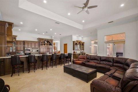 House in Miami, Florida 5 bedrooms, 500.46 sq.m. № 1974325 - photo 19