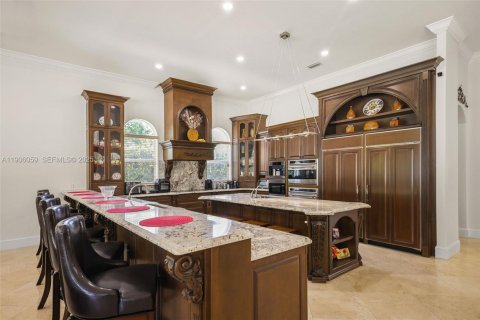 House in Miami, Florida 5 bedrooms, 500.46 sq.m. № 1974325 - photo 16