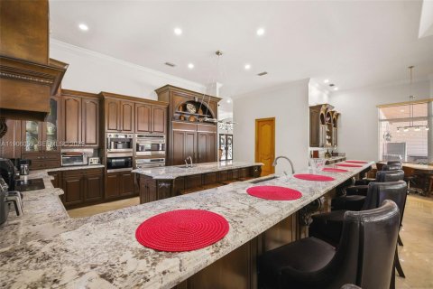 House in Miami, Florida 5 bedrooms, 500.46 sq.m. № 1974325 - photo 17