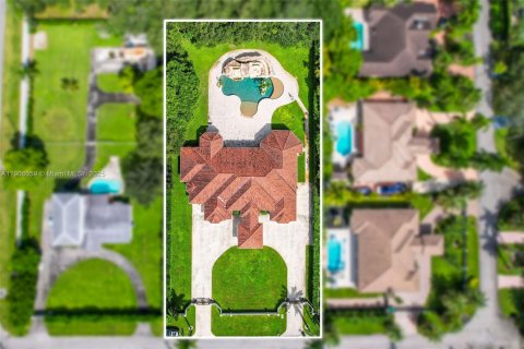 House in Miami, Florida 5 bedrooms, 500.46 sq.m. № 1974325 - photo 4