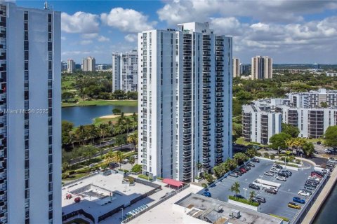 Купить кондоминиум в Авентура, Флорида 2 спальни, 92.53м2, № 1975975 - фото 24
